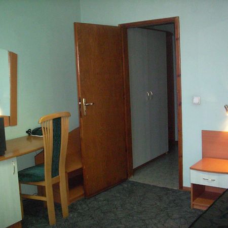 Elbrus Hotel Pazardzhik Ngoại thất bức ảnh