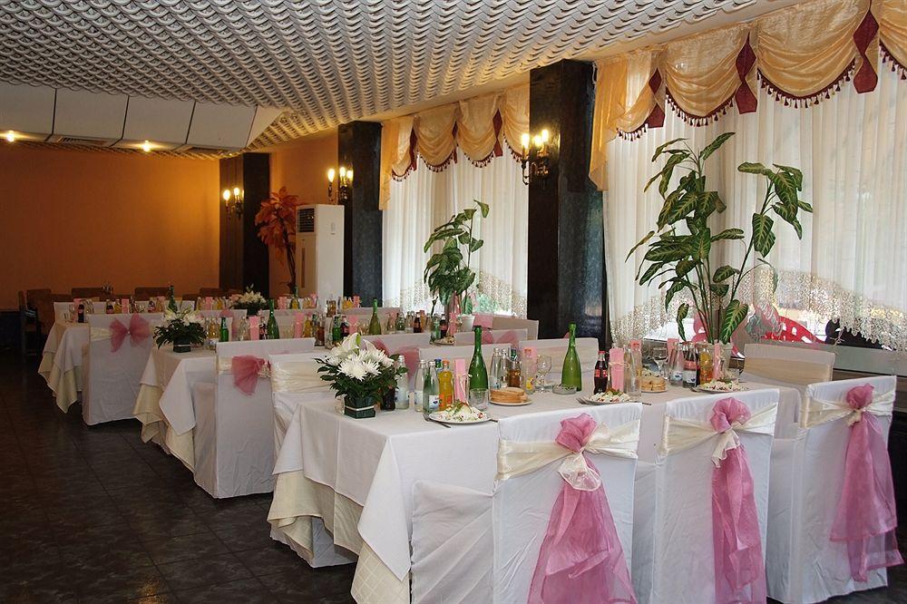 Elbrus Hotel Pazardzhik Ngoại thất bức ảnh
