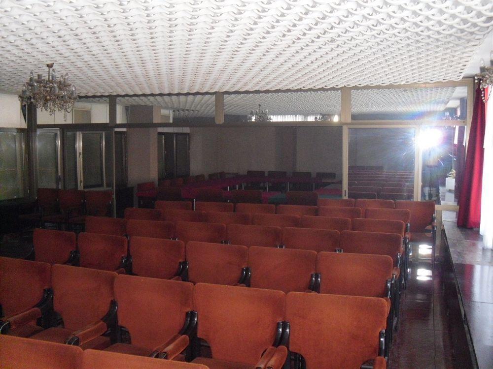 Elbrus Hotel Pazardzhik Ngoại thất bức ảnh