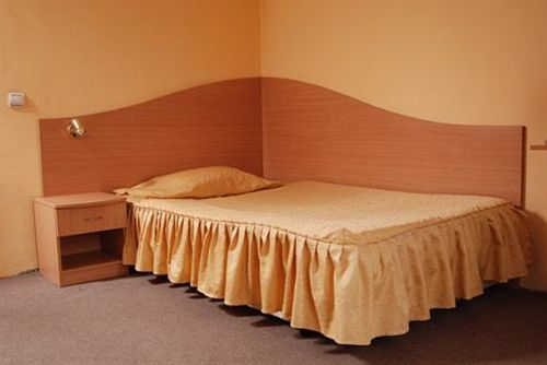 Elbrus Hotel Pazardzhik Ngoại thất bức ảnh