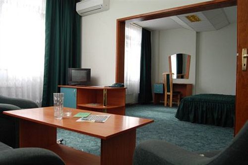 Elbrus Hotel Pazardzhik Ngoại thất bức ảnh