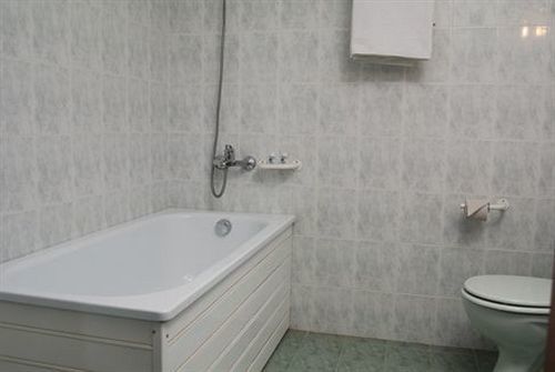Elbrus Hotel Pazardzhik Ngoại thất bức ảnh