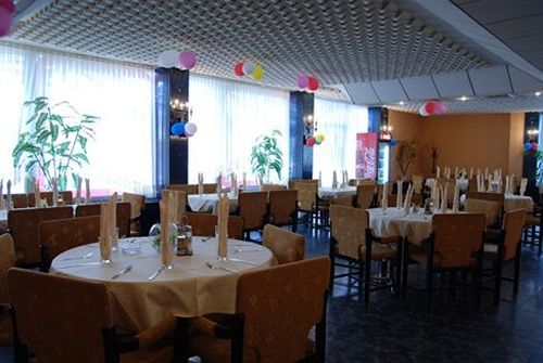Elbrus Hotel Pazardzhik Ngoại thất bức ảnh