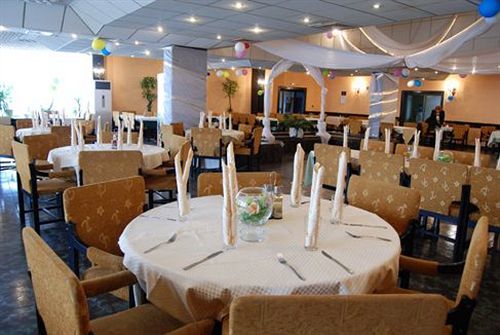 Elbrus Hotel Pazardzhik Ngoại thất bức ảnh