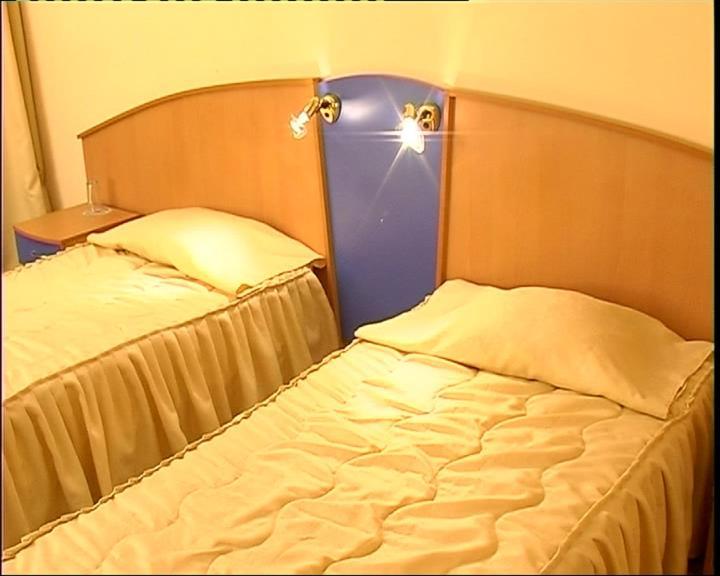 Elbrus Hotel Pazardzhik Phòng bức ảnh