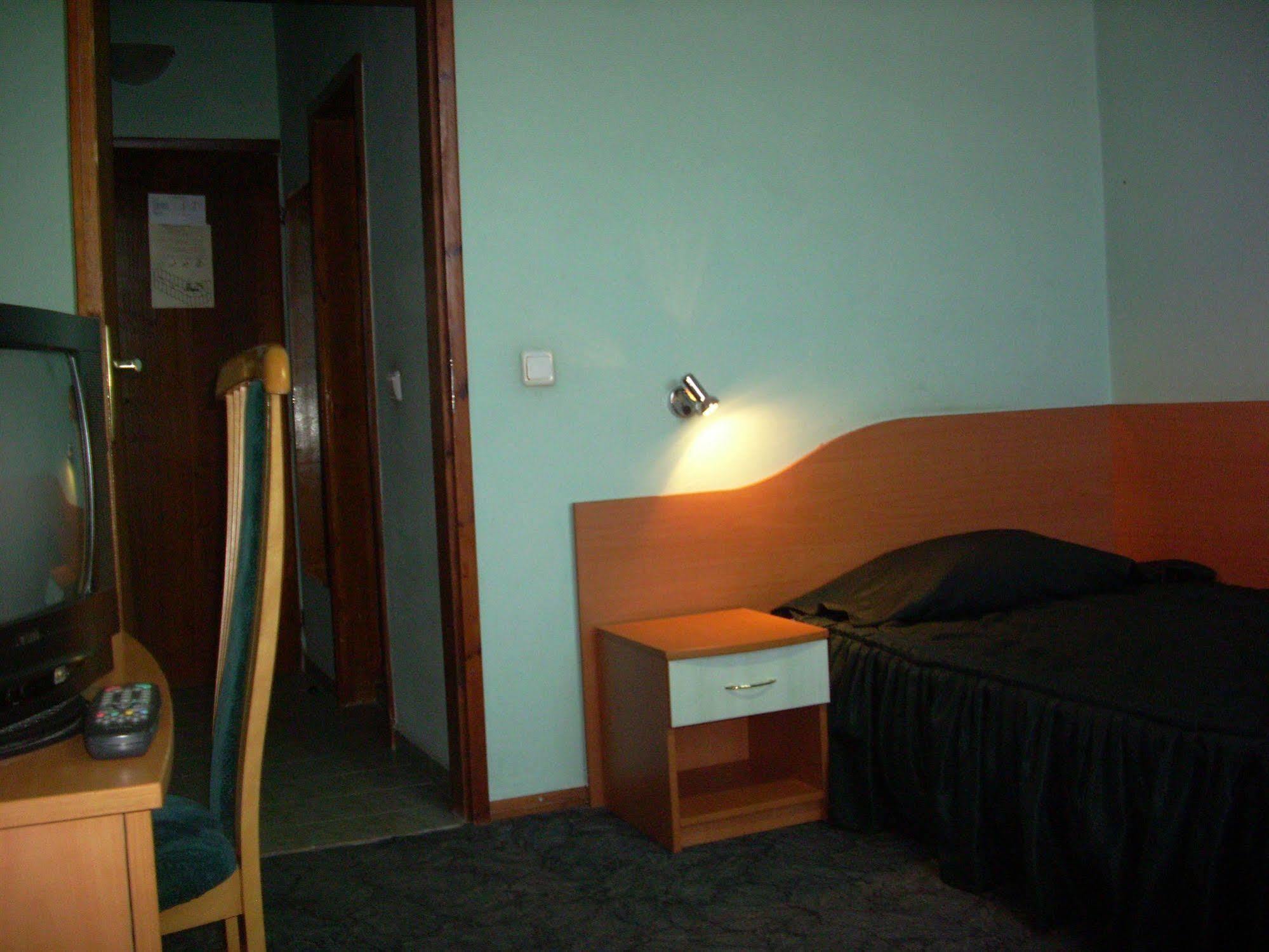 Elbrus Hotel Pazardzhik Ngoại thất bức ảnh